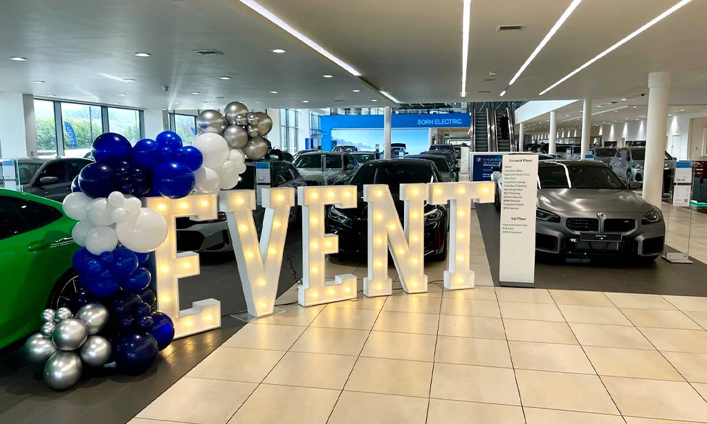 BMW/MINI - Light-Up Letters with Balloon Garland in Brand Colours