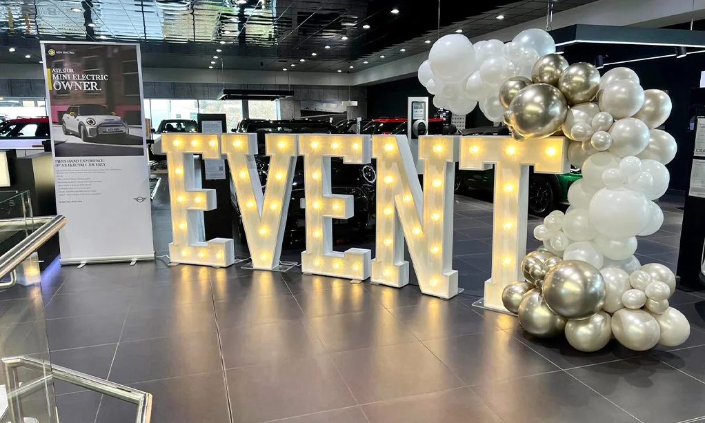 BMW/MINI - Light-Up Letters with Balloon Garland in Brand Colours