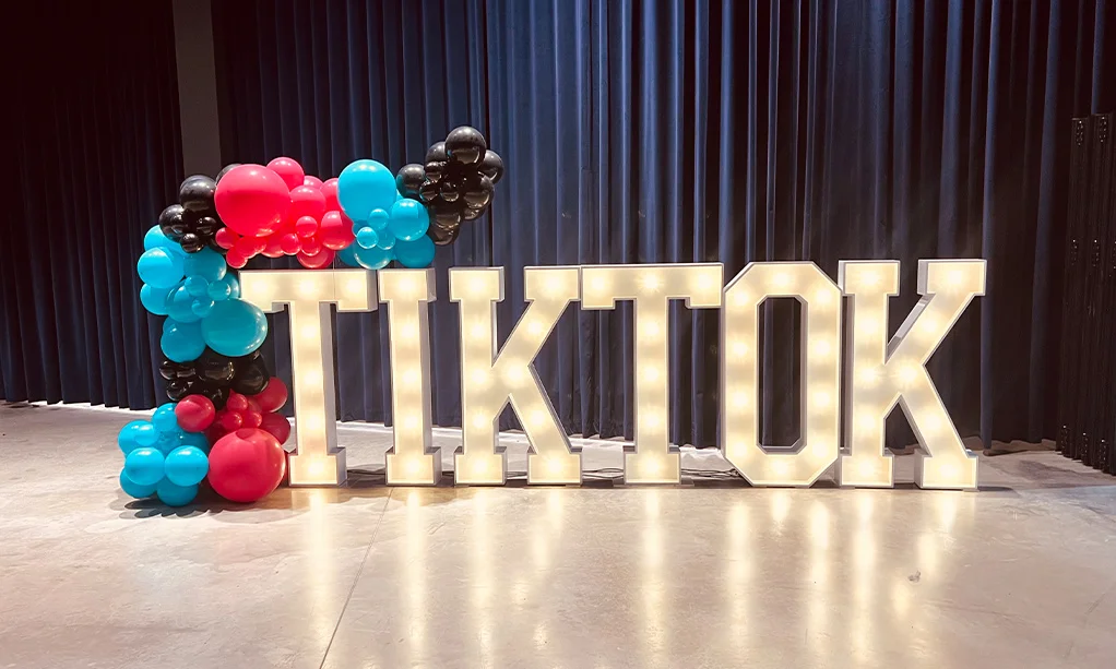 TikTok - Light-Up Letters with Balloon Garland in Brand Colours