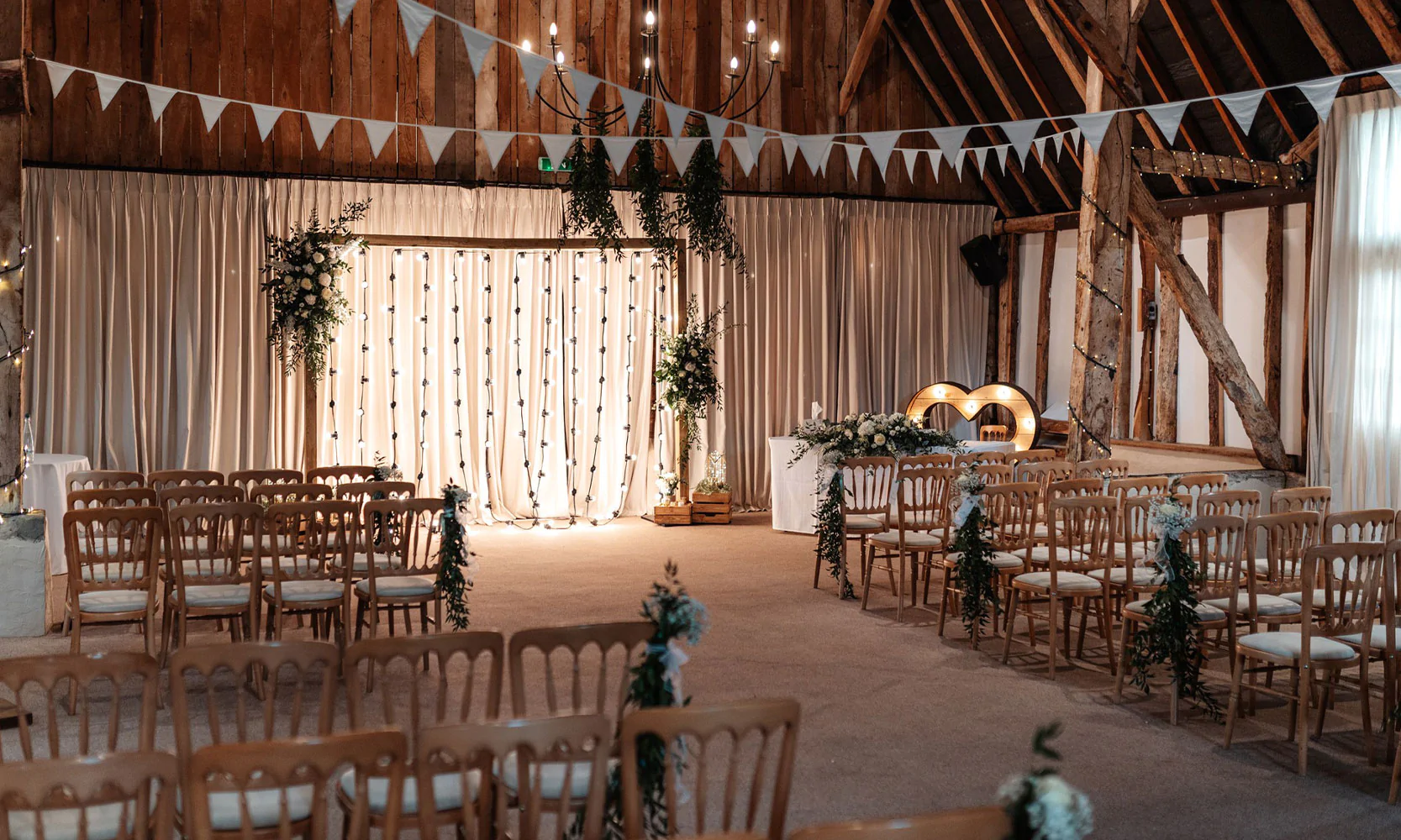 Micro Weddings & Elopement Decor: Luxe Looks for Intimate Celebrations