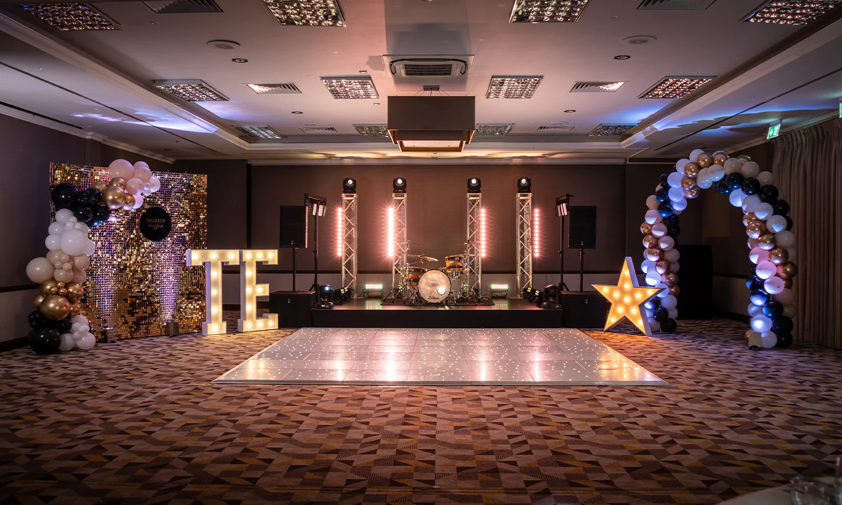 Party setting decor by Elizabeth James Events