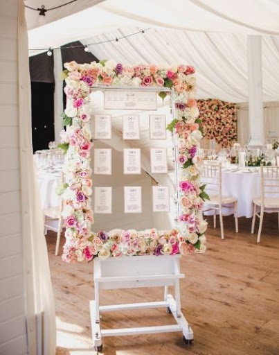 Wedding table plan with flower frame